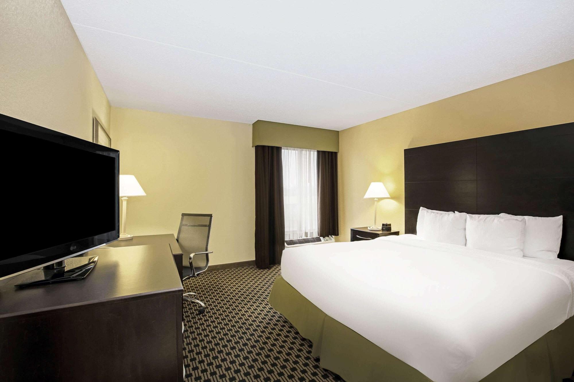 La Quinta By Wyndham Salina Hotel Luaran gambar