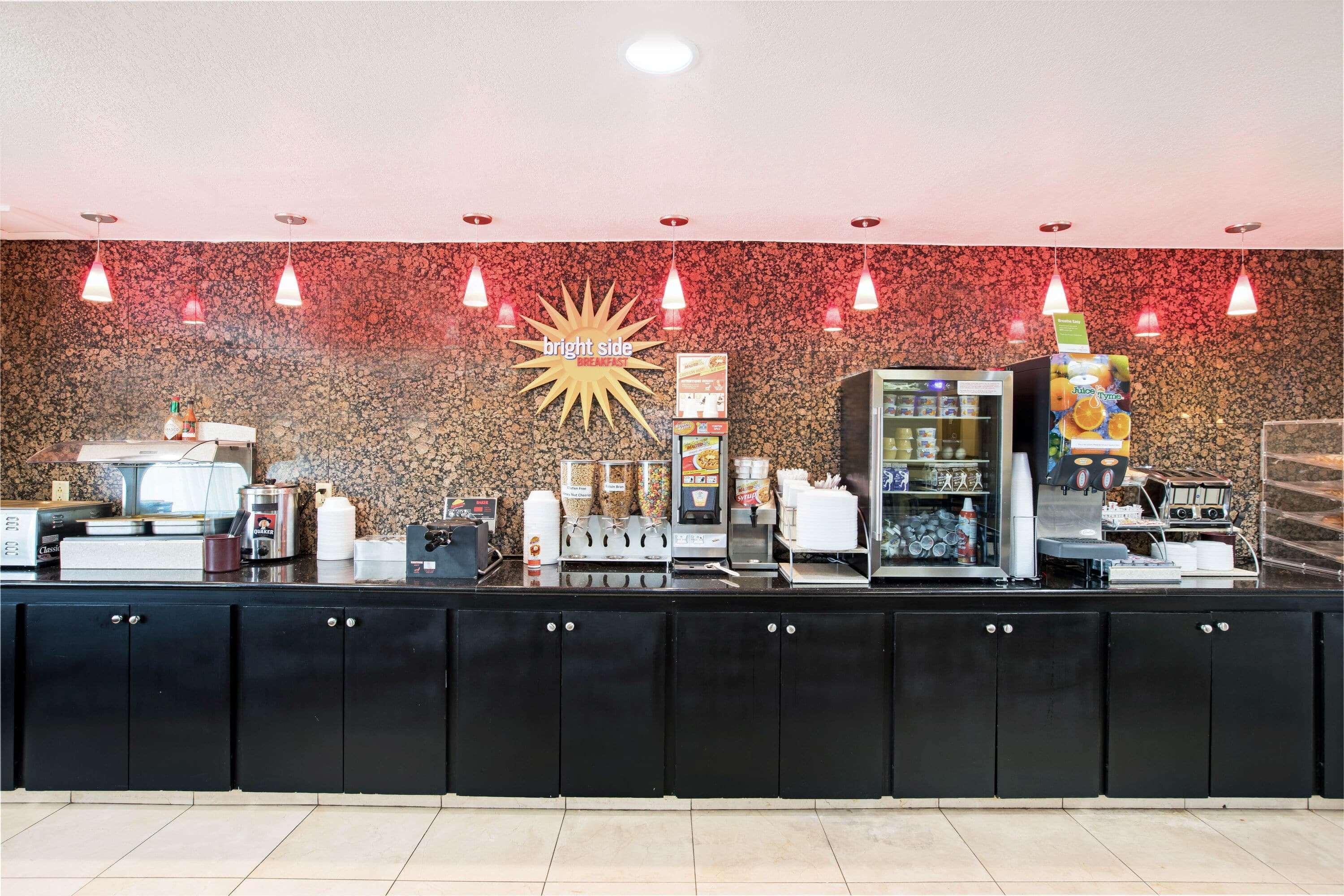 La Quinta By Wyndham Salina Hotel Luaran gambar