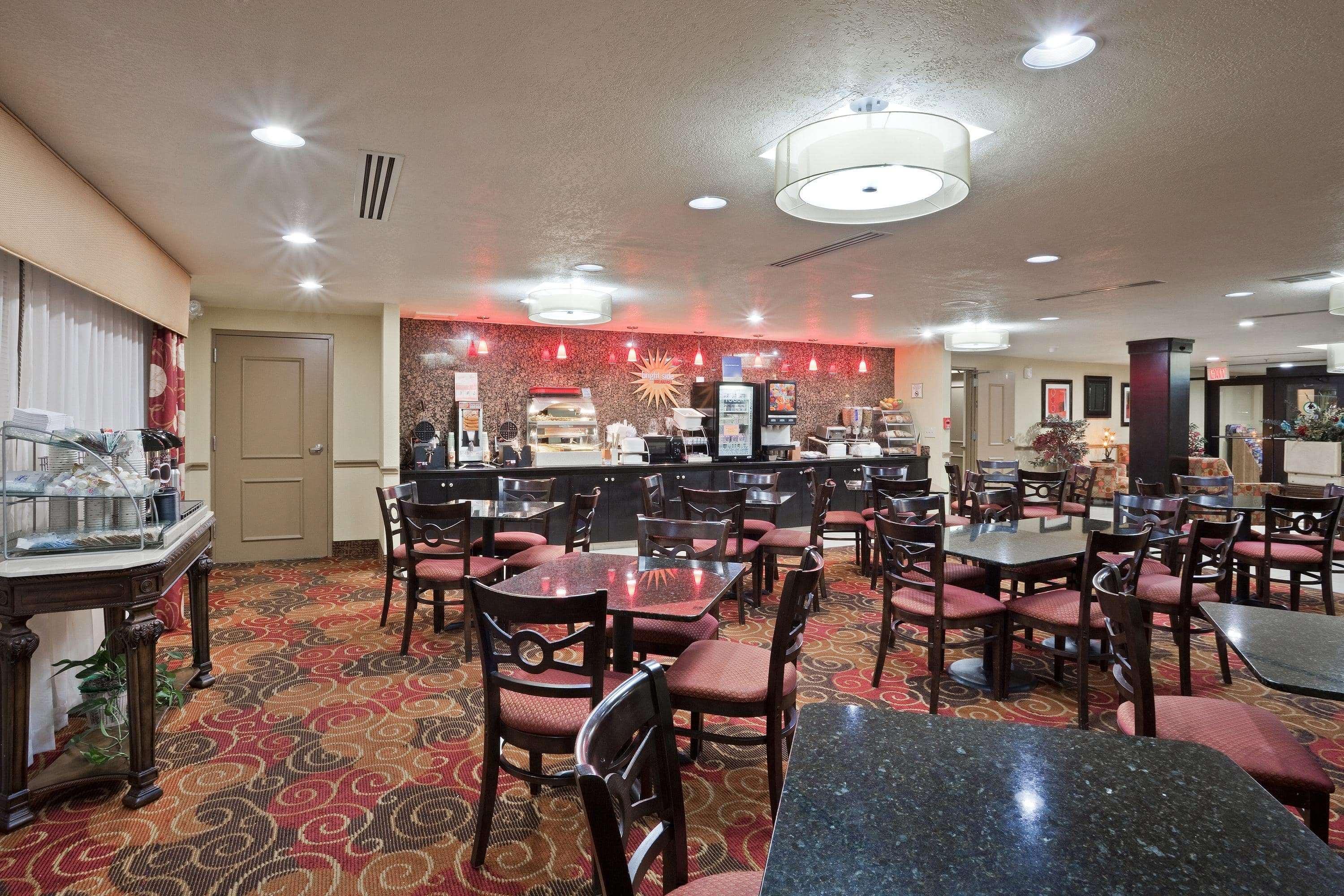 La Quinta By Wyndham Salina Hotel Luaran gambar