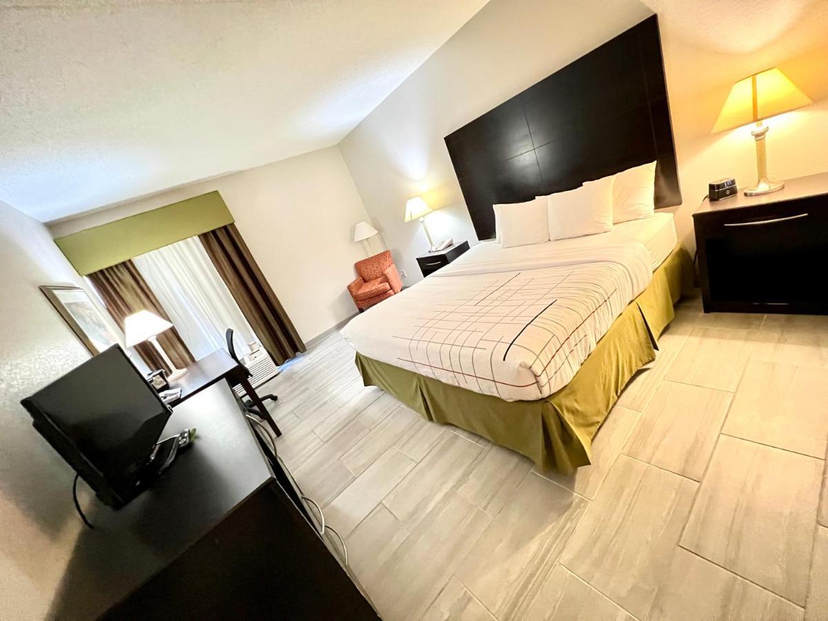 La Quinta By Wyndham Salina Hotel Luaran gambar