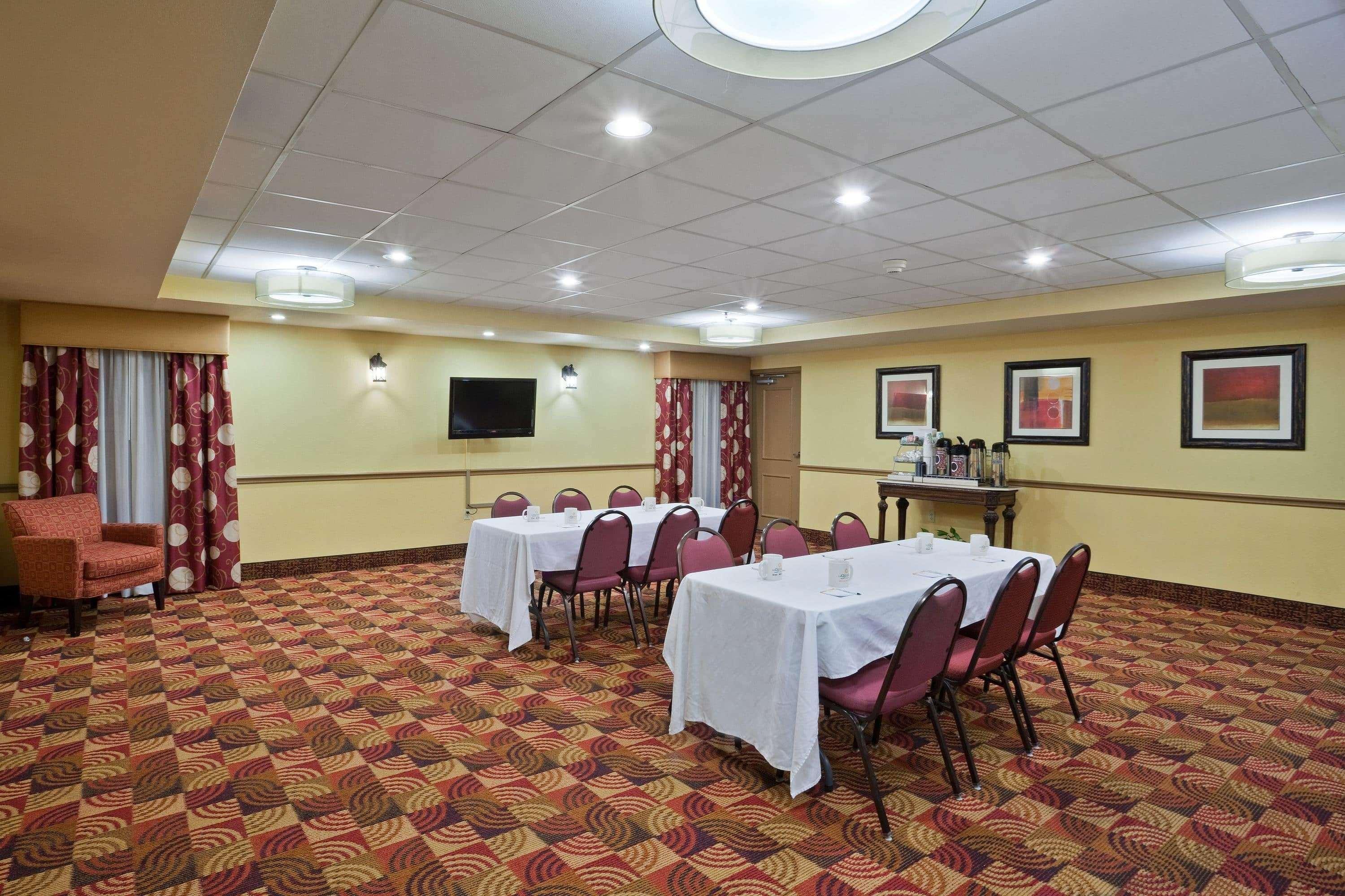 La Quinta By Wyndham Salina Hotel Luaran gambar