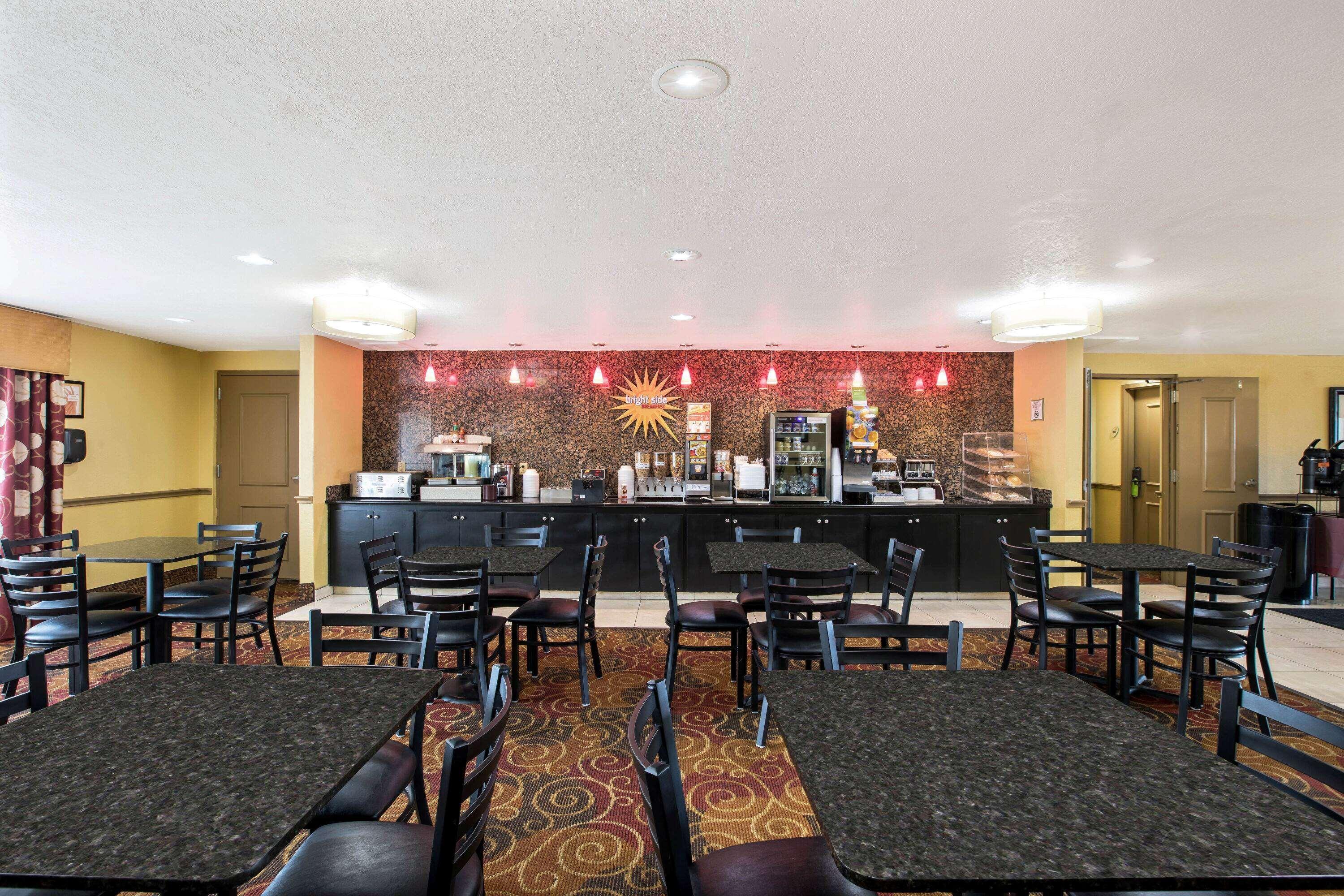 La Quinta By Wyndham Salina Hotel Luaran gambar
