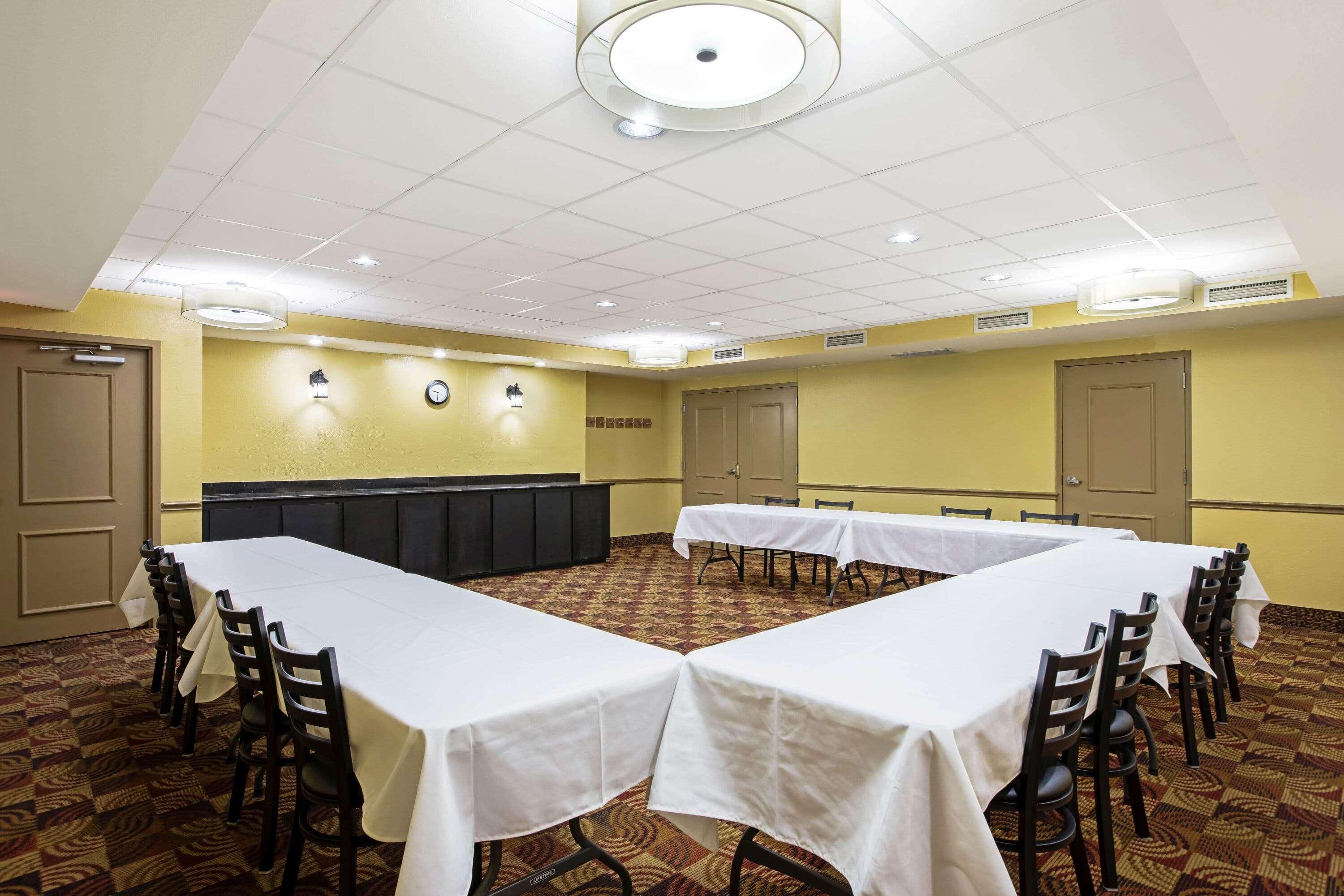 La Quinta By Wyndham Salina Hotel Luaran gambar